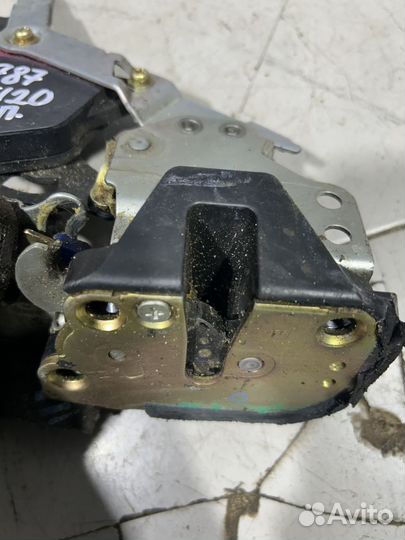 Замок двери передней правой