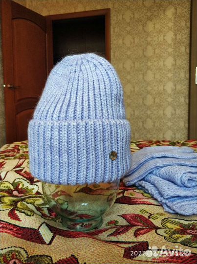 Женская зимняя шапка (+ шарф и рукавицы)