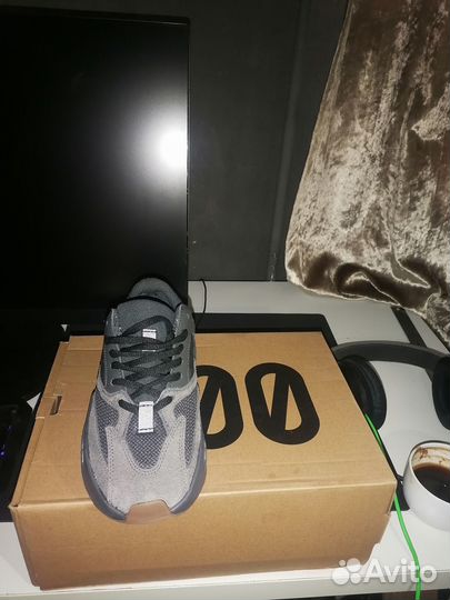 Кроссовки Yeezy 700