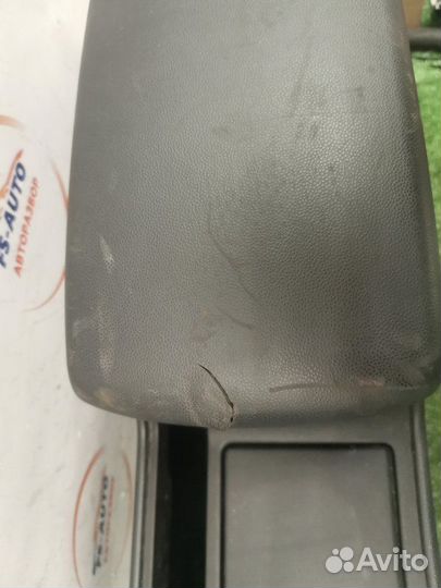 Подлокотник Mazda 3 хетчбек BK 2.0 LF 2005