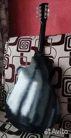 Акустическая гитара