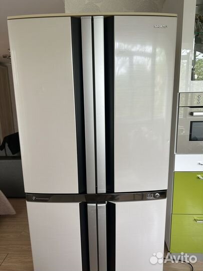 Холодильник Sharp SJ-F95PE-BE