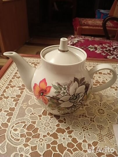 Кружки,тарелки,заварочный чайник