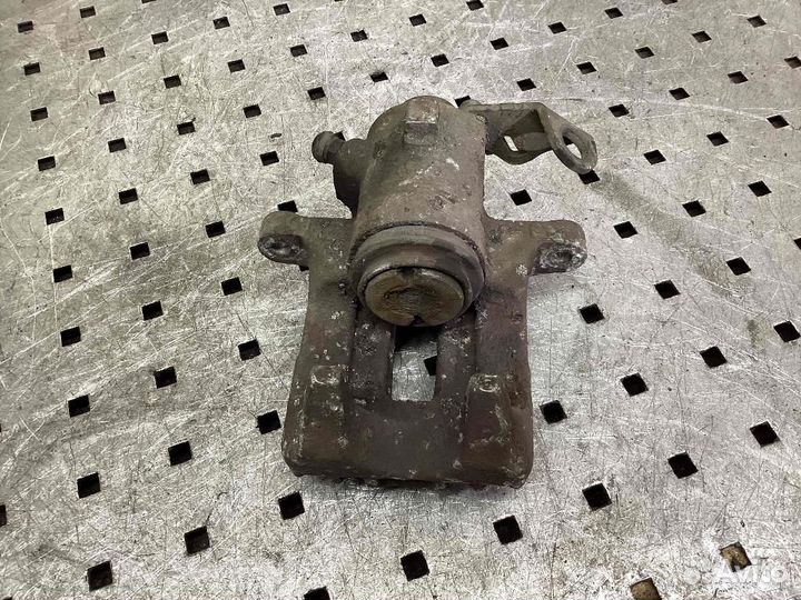 Суппорт задний правый Volkswagen Golf