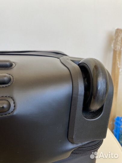 Чемодан на колёсах Lipault