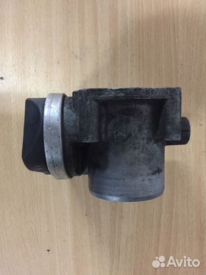 Дроссельная заслонка Volkswagen Golf 4