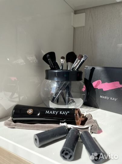 Устройство очищения косметических кистей