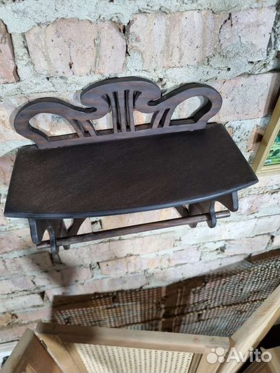 Полочка настенная деревянная в стиле модерн