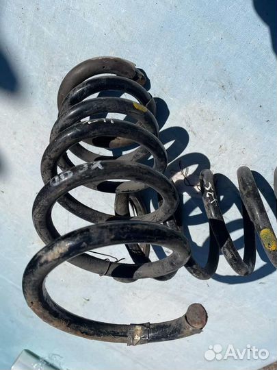 Пружина задняя 31329366