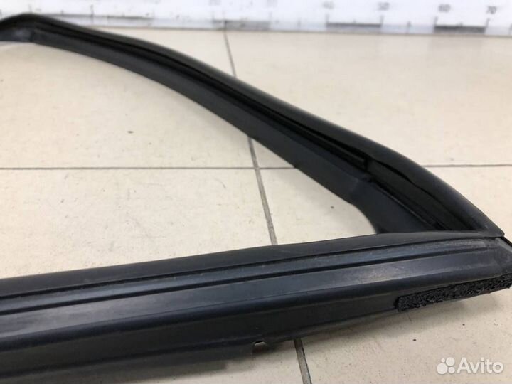 Уплотнитель стекла двери Infiniti FX/QX70 S51 2008