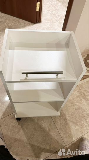 Этажерка на колесиках