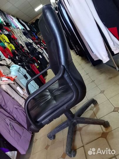 Офисное кресло