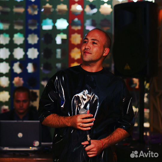 Певец. Живой вокал