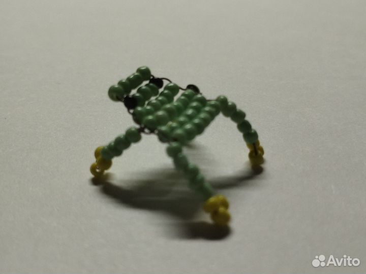 Ящерица, бабочка и лягушка из бисера