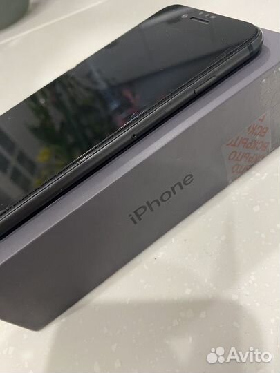 iPhone 8, 64 ГБ