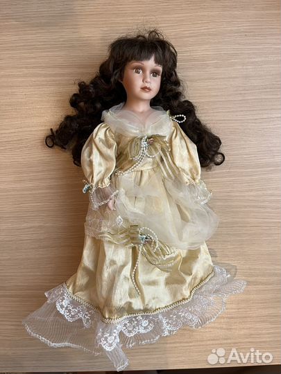 Фарфоровая кукла 40 см