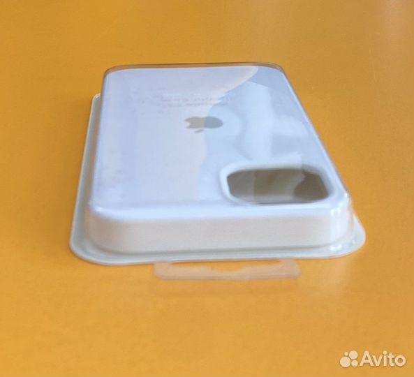 Чехол на iPhone 13 белый