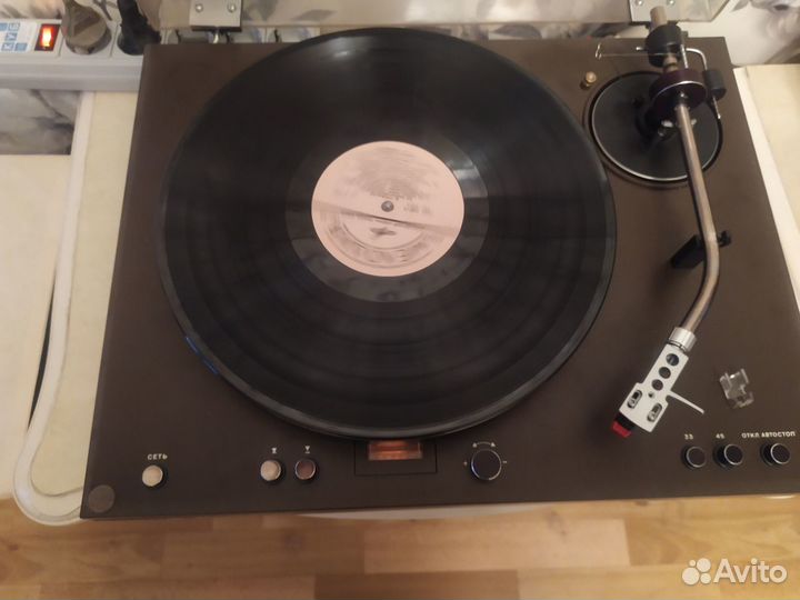 Виниловый проигрыватель и ламповый усилитель