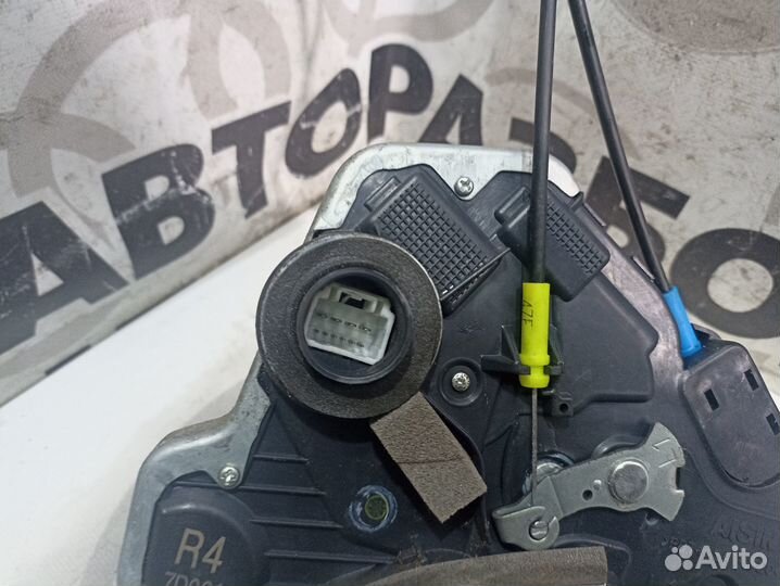 Замок двери передний левый Lexus IS250