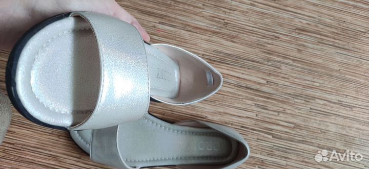 Босоножки серебристые 38