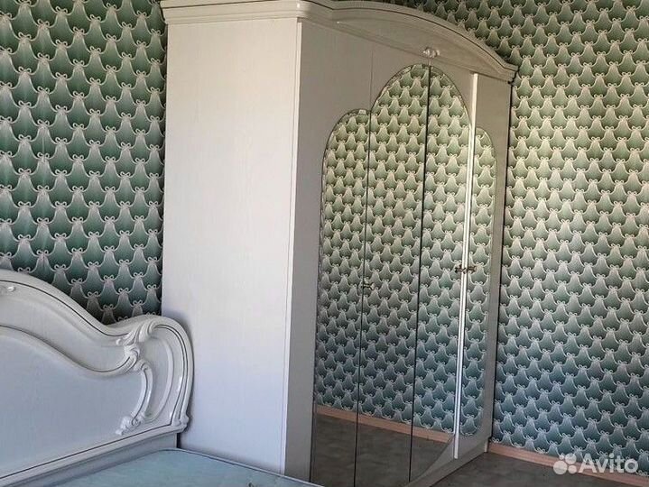 Спальный гарнитур белый