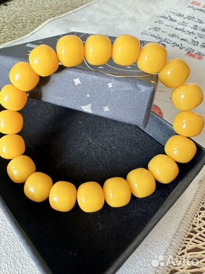 Браслет светложелтый буддийский 10 мм