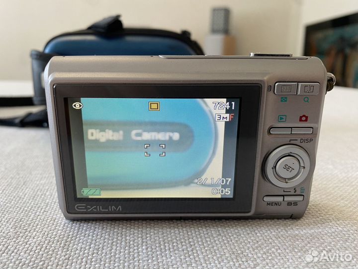 Компактный фотоаппарат Casio Exilim