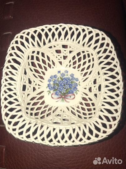 Фарфоровые тарелки