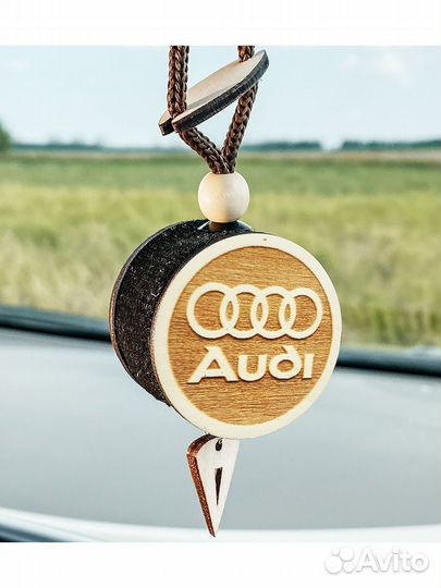 Подвеска диск 3D белое дерево Audi