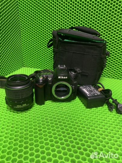 Зеркальный фотоаппарат Nikon D90