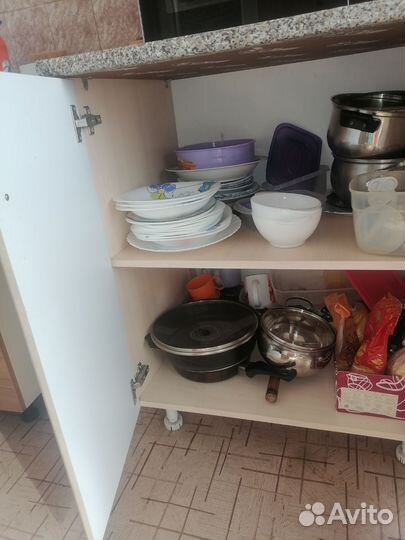 Стол тумбовый