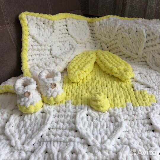 Плед и пинетки. Набор для новорожденного