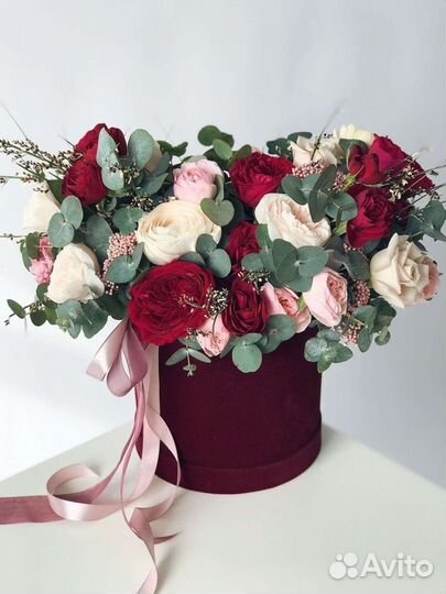 Шляпная коробка с розами