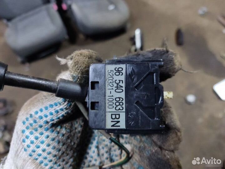 Переключатель поворотов Chevrolet Aveo T200