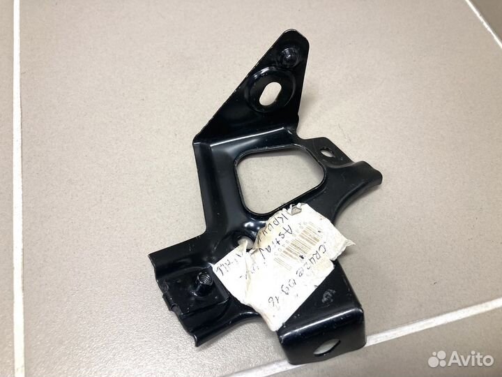 Кронштейн переднего лев крыла Chevrolet Cruze 09