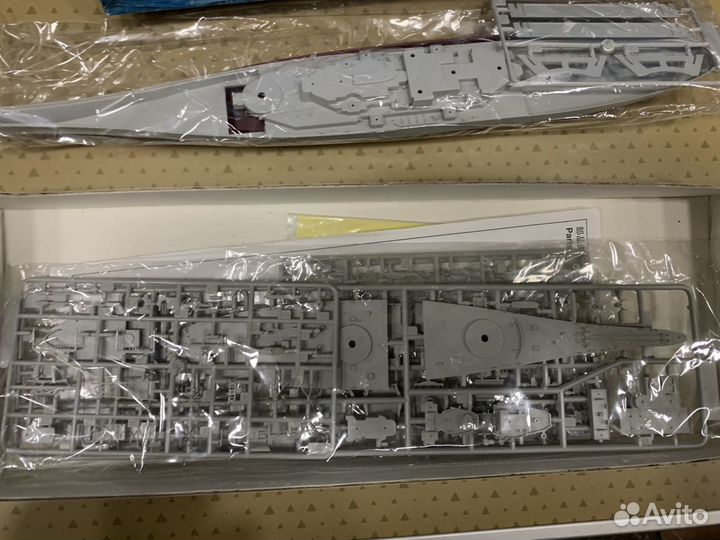 Сборная модель 1:700 U S Battleship BB-61 lowa 198