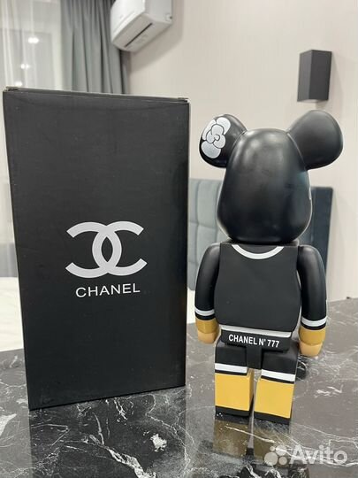 Медведь bearbrick Шанель