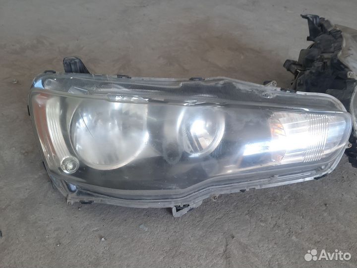 Фары на Митсубиси Лансер 10