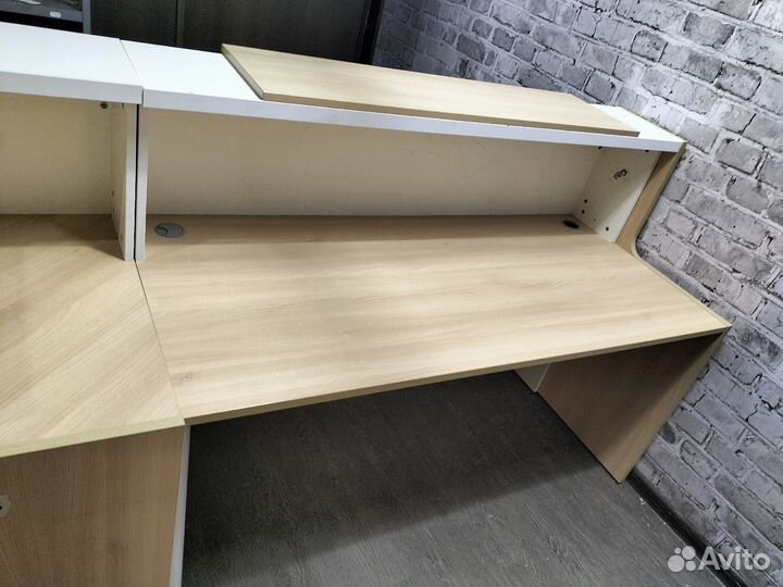 Стойка ресепшен