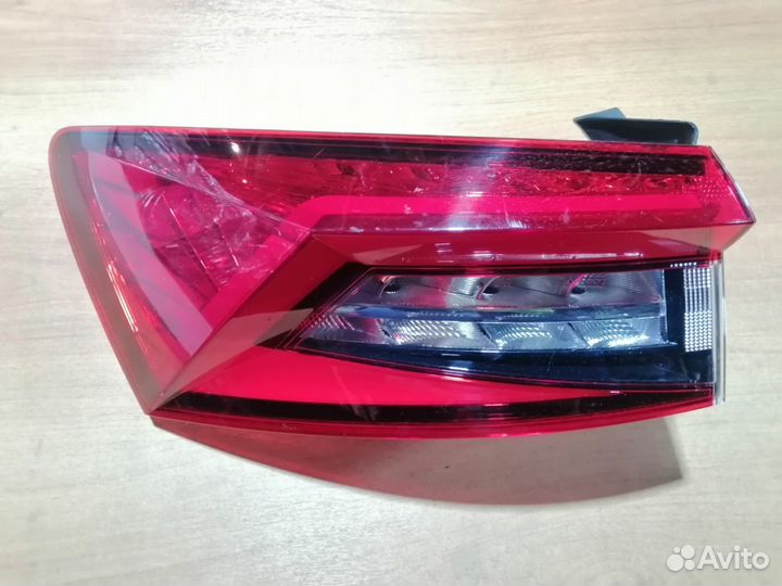 Фонарь левый наружный Skoda Kodiaq LED