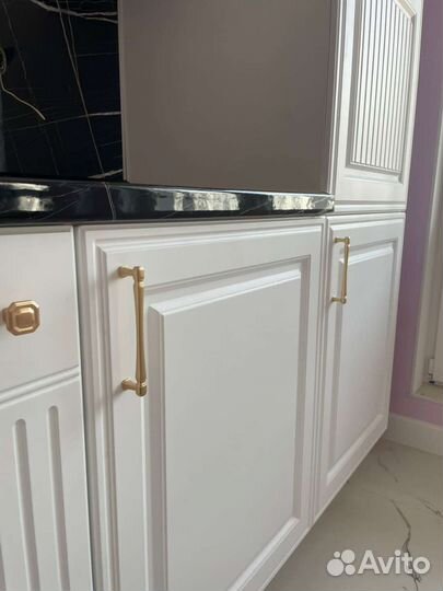 Цена за весь белый кухонный гарнитур с пеналом 3.3