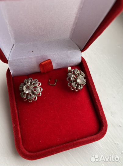 Серебряные серьги с фианитом