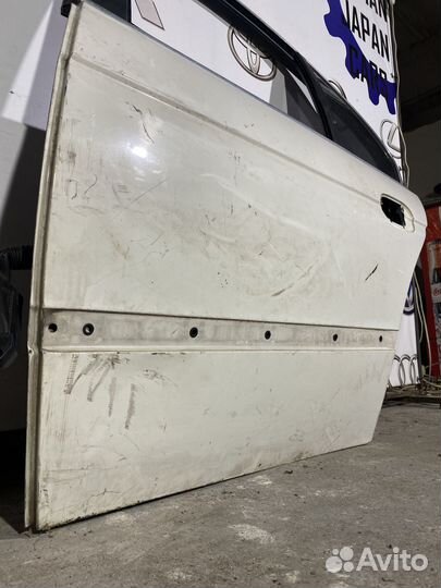 Задняя левая дверь Mercedes W211