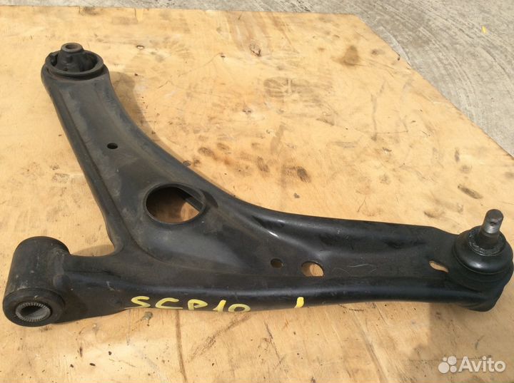 Рычаг SCP 10 Toyota Vitz (Левый)