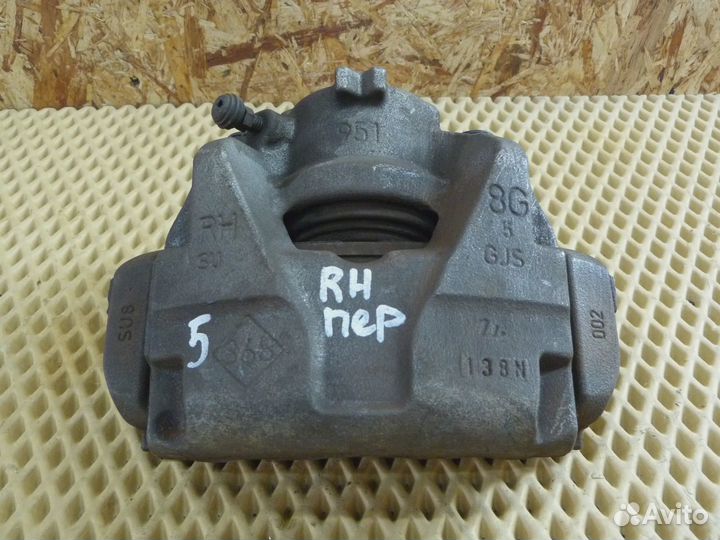 Суппорт передний правый Renault Megane III 2009-2016 (410018218R)