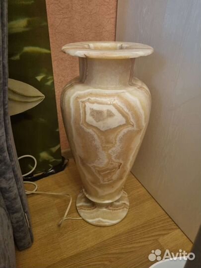 Ваза напольная из оникса