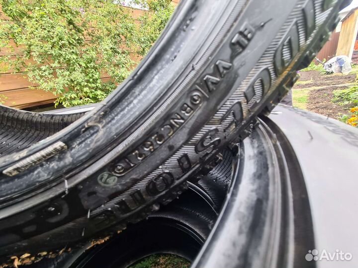 Bridgestone Blizzak VRX 235/45 R18 94S