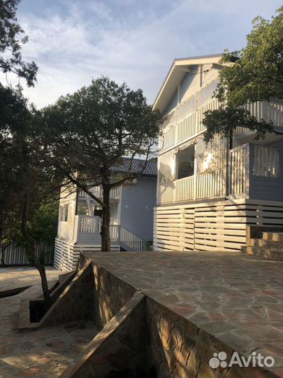 Семейная пара помощники по хозяйству