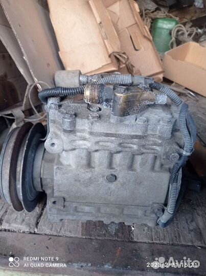 Компрессор на рефрижератор