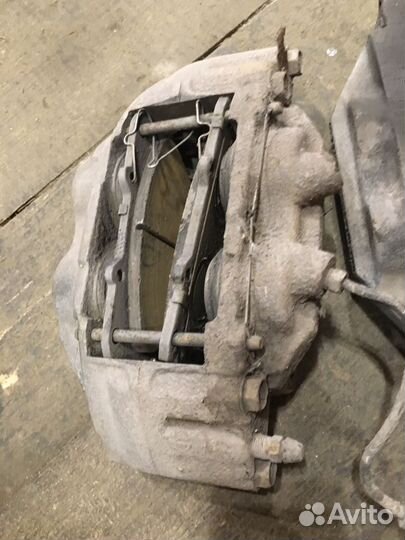 Суппорт тормозной Toyota Hilux 2009-2015